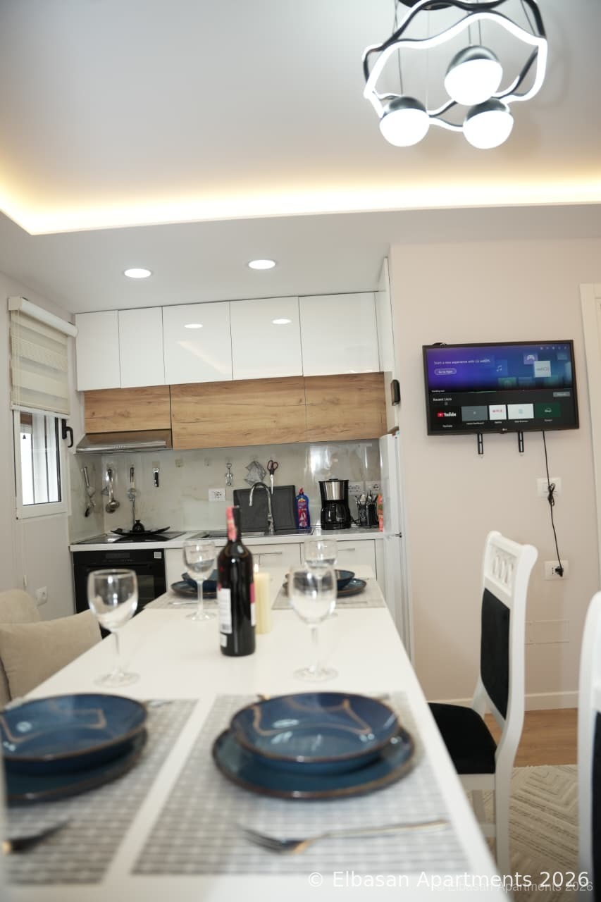 Kitchen set / Keittiö katettu